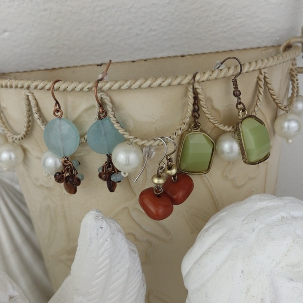 🌻 3 For $15 3 VTG Style Demure Drop Earrings